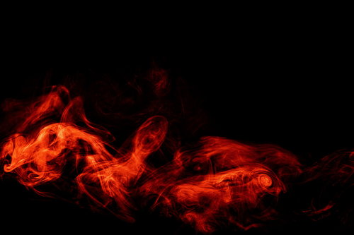 怨念のような赤い炎とスモーク 黒い背景のダークな炎