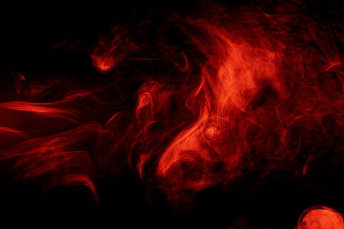 暗闇に立ち上がる呪力ぽいオーラ 赤い煙のスモーク
