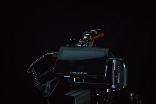 SmallRigカメラリグに装着したビデオモニター