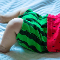 ムッチムチ赤ちゃんの足｜チュチュスカート姿の写真