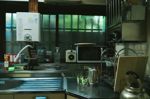 昭和時代の木造古民家にある台所・流し台・洗い場