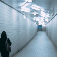 異変を感じて引き返したい清澄白河の地下通路の写真
