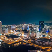 神戸ポートタワーからみた夜景と観覧車、港の夜間景観の写真