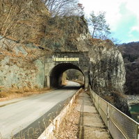 八ッ場ダム完成後に水没予定の旧国道145号のトンネルの写真