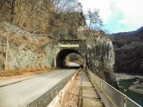 八ッ場ダム完成後に水没予定の旧国道145号のトンネル