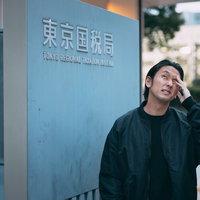 確定申告で東京国税局に来てしまった男性の写真