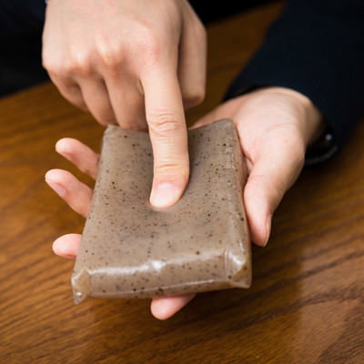 いくら指を押し付けても指紋認証しないと思ったらこんにゃくだったの写真