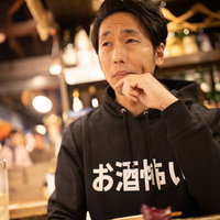 合コン相手がトイレに行ったまま帰ってこない男性の写真