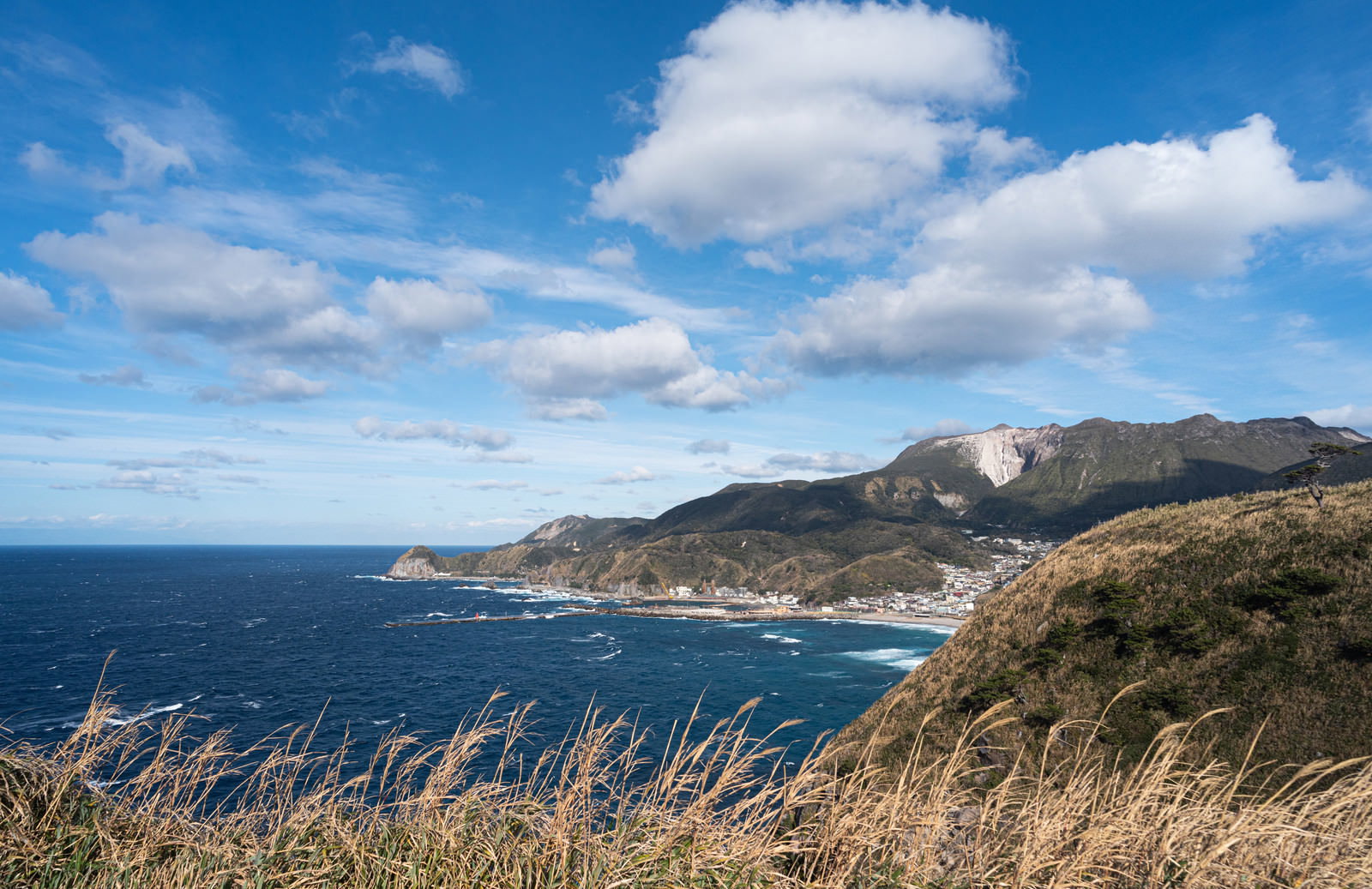 神津島のありま展望台から見る前浜海岸の風景