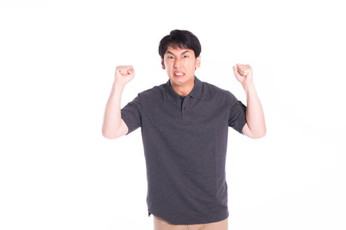 激怒する男性