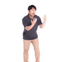 ヘイ！カモン！かかってこいやのポーズをする男性の写真