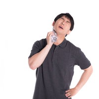 ハンカチが手放せない汗っかき男性の熱中症対策の写真