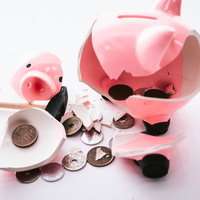 貯金箱の中に入っていたのは小銭だけだったの写真