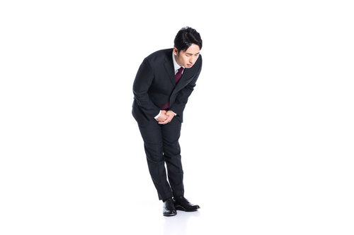 批判も真摯に受け止めるクレーム担当の深いお辞儀