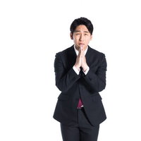 「契約してください！」と懇願する営業マンの写真