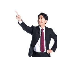 目標数値を指さす自信に満ちた会社員の営業ポーズの写真