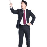 更に高い目標値を設定する鬼上司の指差しポーズの写真