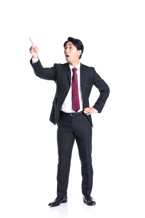 更に高い目標値を設定する鬼上司の指差しポーズ