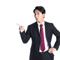 デキるプレゼンターの指差しポーズ ビジネスマンの写真