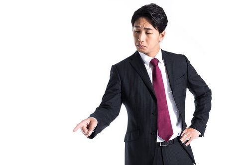 細かいところまでチェックする上司が指差し確認