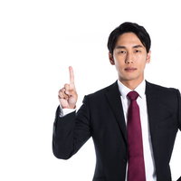 「ここ試験に出るから」と重要事項を説明する塾講師の写真