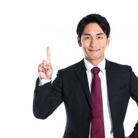 ナンバーワンを指し示すスーツ姿の男性の写真
