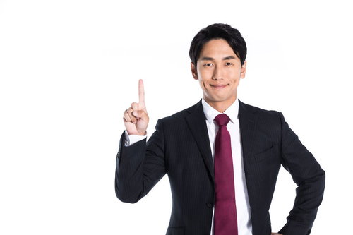 ナンバーワンを指し示すスーツ姿の男性