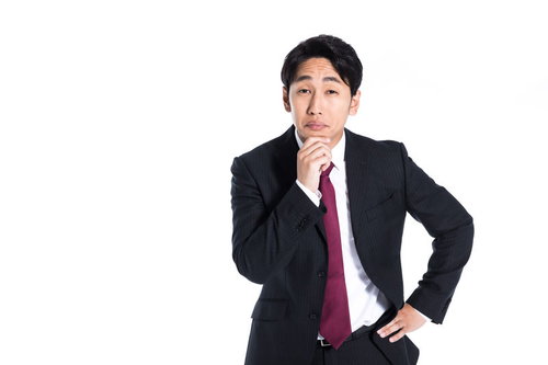 「なるほどですね」を連呼するビジネスパーソン