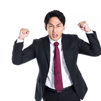 不本意な評価で会社員は激怒したの写真