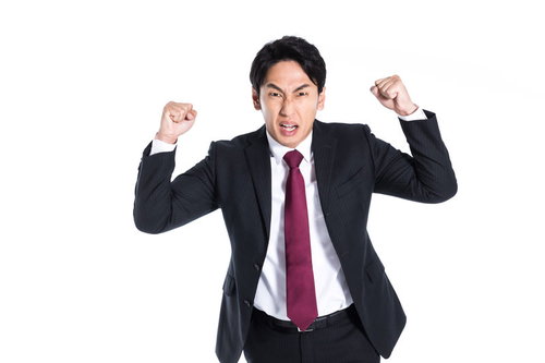 不本意な評価で会社員は激怒した