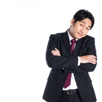 ははーん きみも偉くなったもんだね。腕組みして呆れ顔の上司の写真