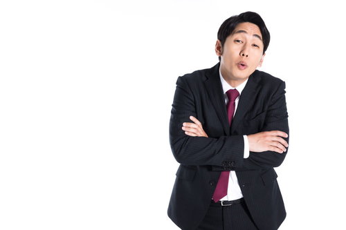 上から目線で指導する先輩会社員