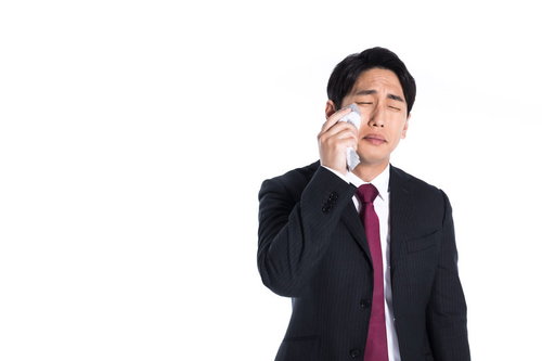 ボロカスに言われて涙をながす会社員