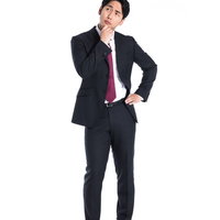 手を頭に当てて考え込む悩むサラリーマンのポートレートの写真