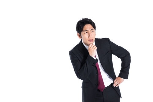 業績不安を抱えて悩むエリートビジネスマン