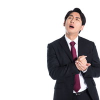 なるほどと手を打つ新入社員の仕草、ひらめきの瞬間の写真
