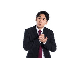 話が長くて「なるほど」っと納得したふりをする男性の写真