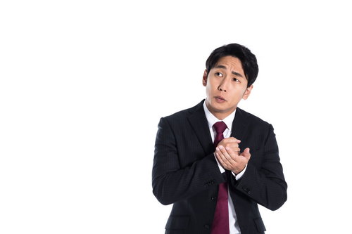 話が長くて「なるほど」っと納得したふりをする男性