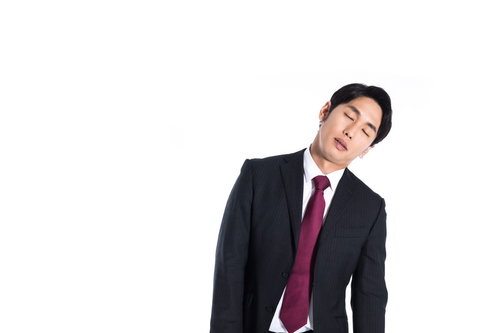 疲労で披露コンパイルのまま立ったまま寝落ちする会社員