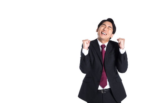 くぅぅぅううううう（気分爽快）と両手を上げて喜ぶビジネスマン