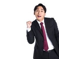 過労で目が死にながら頑張るぞ、拳を握る営業マンの写真