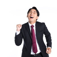 嬉しい反応がよくわかる会社員のガッツポーズの写真