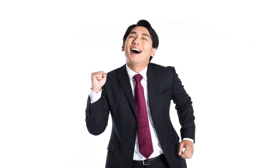 嬉しい反応がよくわかる会社員のガッツポーズ