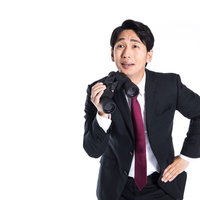 双眼鏡を使って発見してしまった会社員の写真