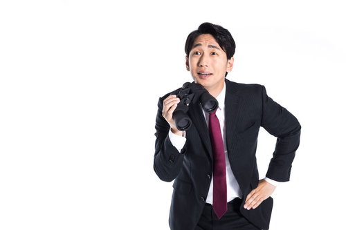 双眼鏡を使って発見してしまった会社員