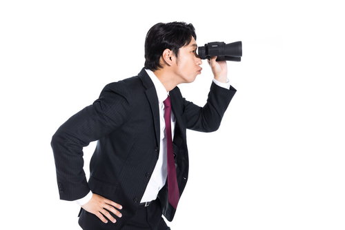 暇さえあればエゴサー社員、双眼鏡で監視リサーチ