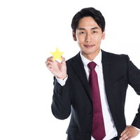 評判のお店を調査する格付け人のスター評価の写真