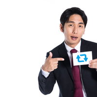 バズを約束する広告代理店の営業マンの写真
