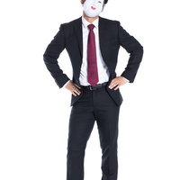 二面性をもったスーツ姿の会社員男性のお面被写体の写真