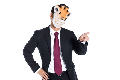 ダブスタを指摘する匿名ユーザーのスーツ姿の男性